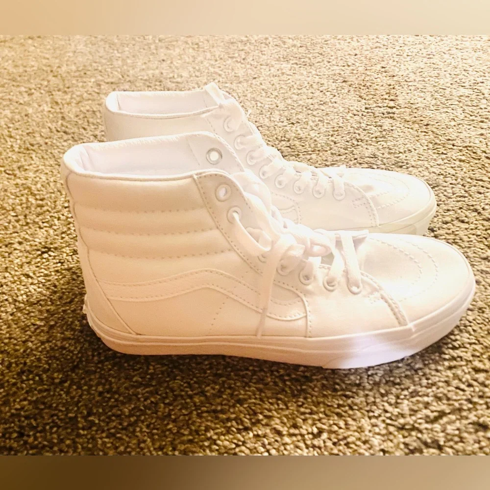 VANS Hi High Top White Canvas Sneakers
Womens size 9/ Men 7.5 NEW - Picture 5 of 8